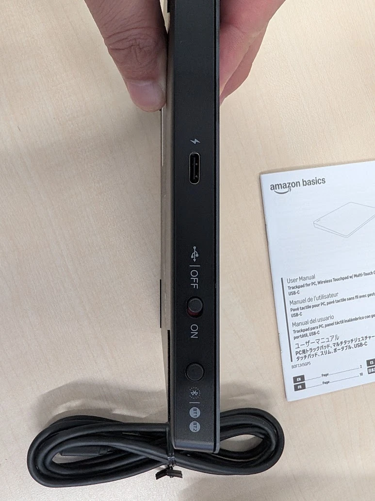側面のUSB-C端子、電源スイッチ、BT1・BT2ボタン